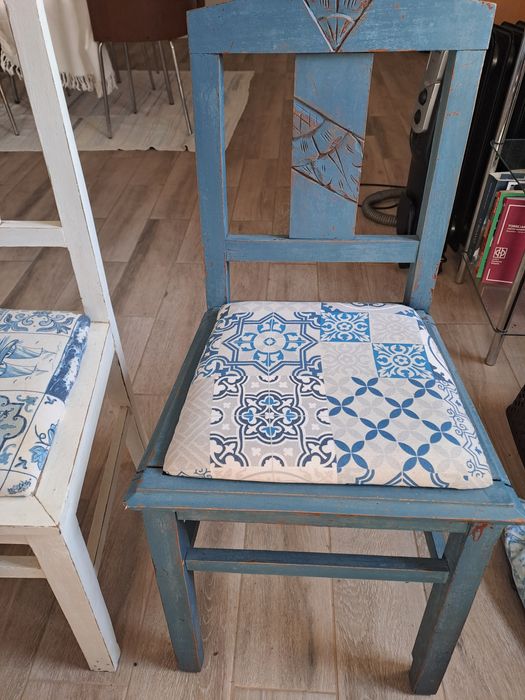 Cadeiras antigas restauradas