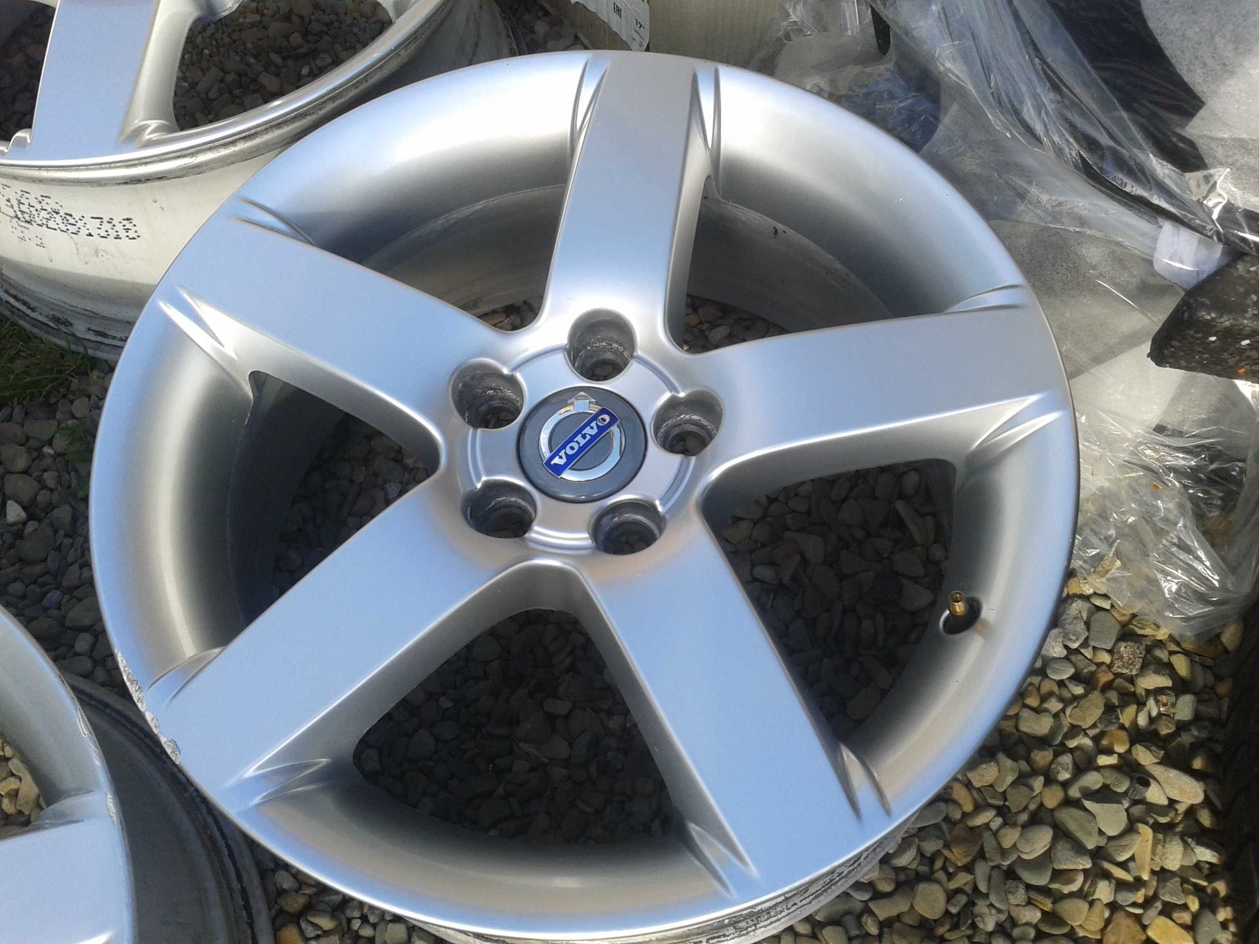 oryginalne r17 felgi volvo s40 s60 v40 v50 v60 v70 xc60 xc70 xc40 c30