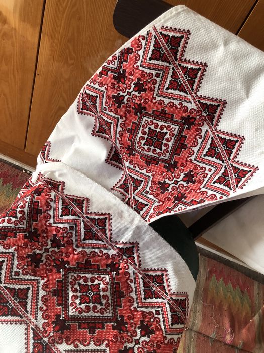 Ручна вишивка (рушник+2 подушки)