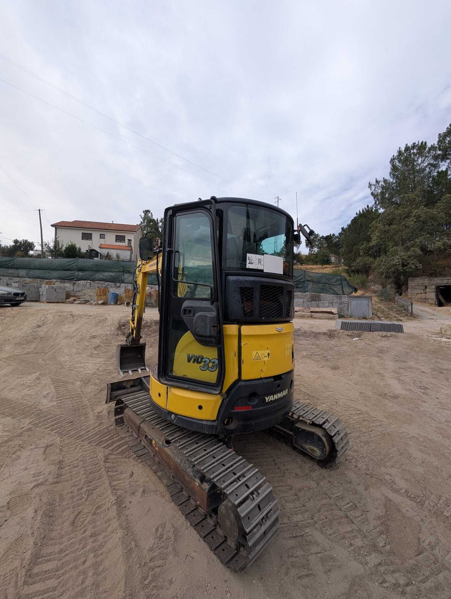 Escavadora Yanmar Vio 33