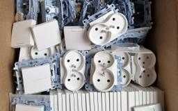 sprzedam kontakty, gniazda i włączniki nowe z demontażu