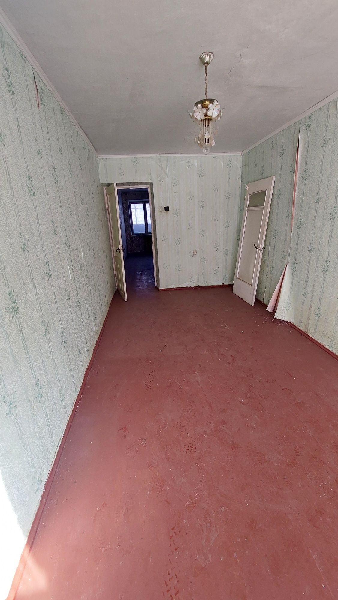 Продам 3-кімнатну квартиру. Комерція. Вул.Стависька,26.