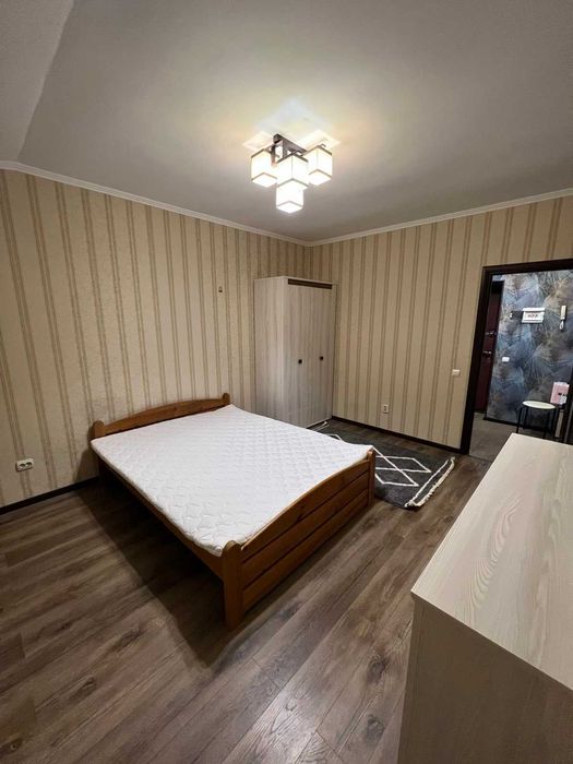 оренда 1 кв нов Колоскова 11 4\5  закрита терит з паркомісц 18000 грн
