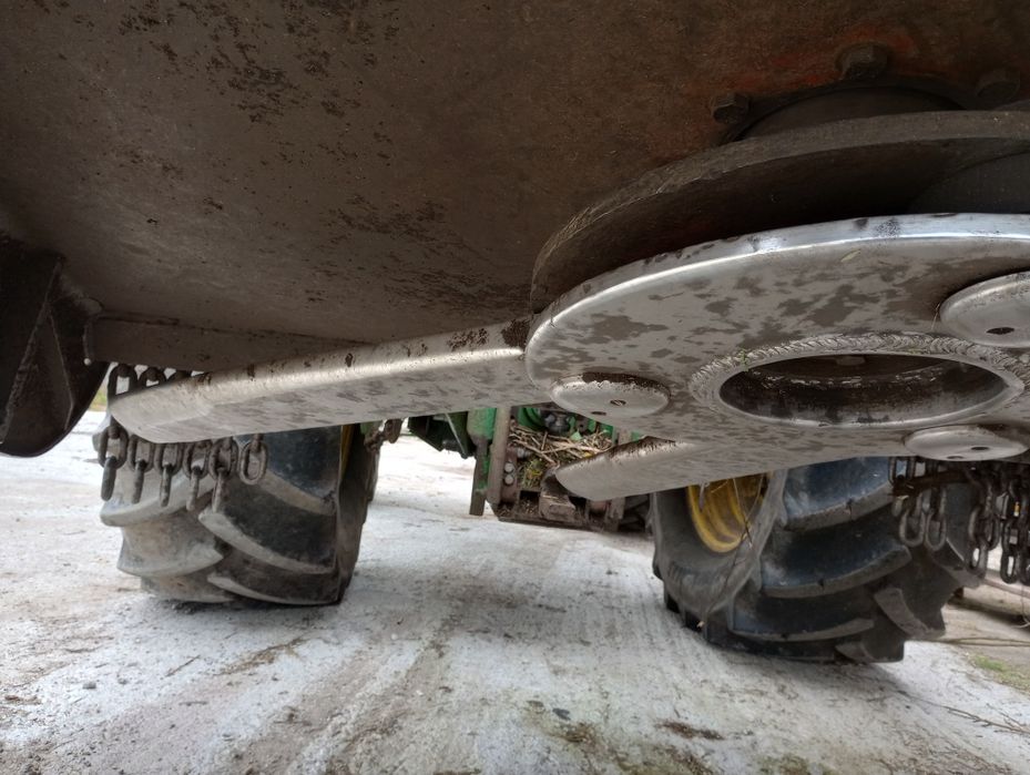 Mulczer leśny do gałęzi krzaków