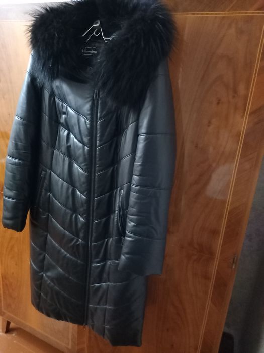 Утеплённое пальто из экокожи