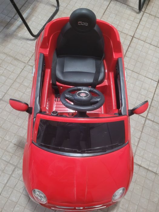 Carro Fiat 500 de criança