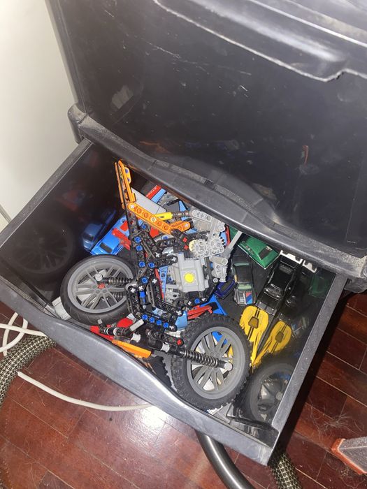 Gavetas plasticas pretas tenho 8