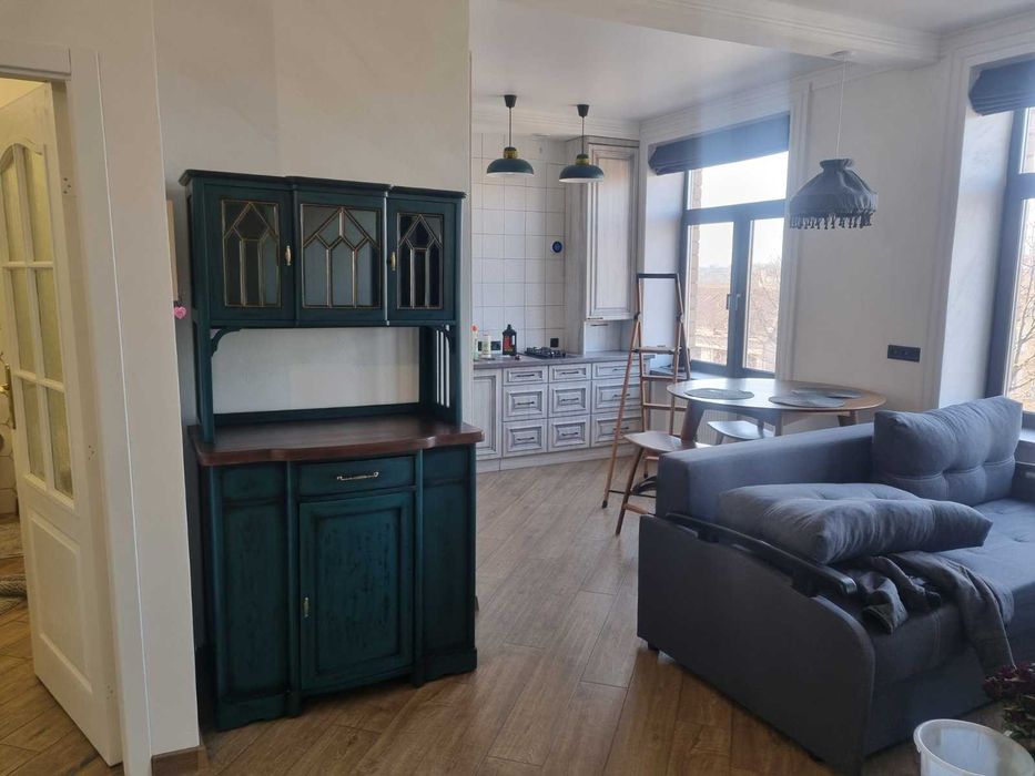 Довгострокова оренда 2-к квартири.