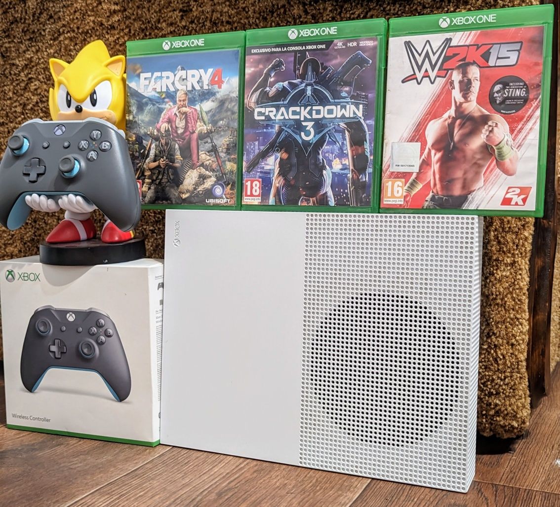 Продам Xbox One S в ідеальному стані+ 3 диска