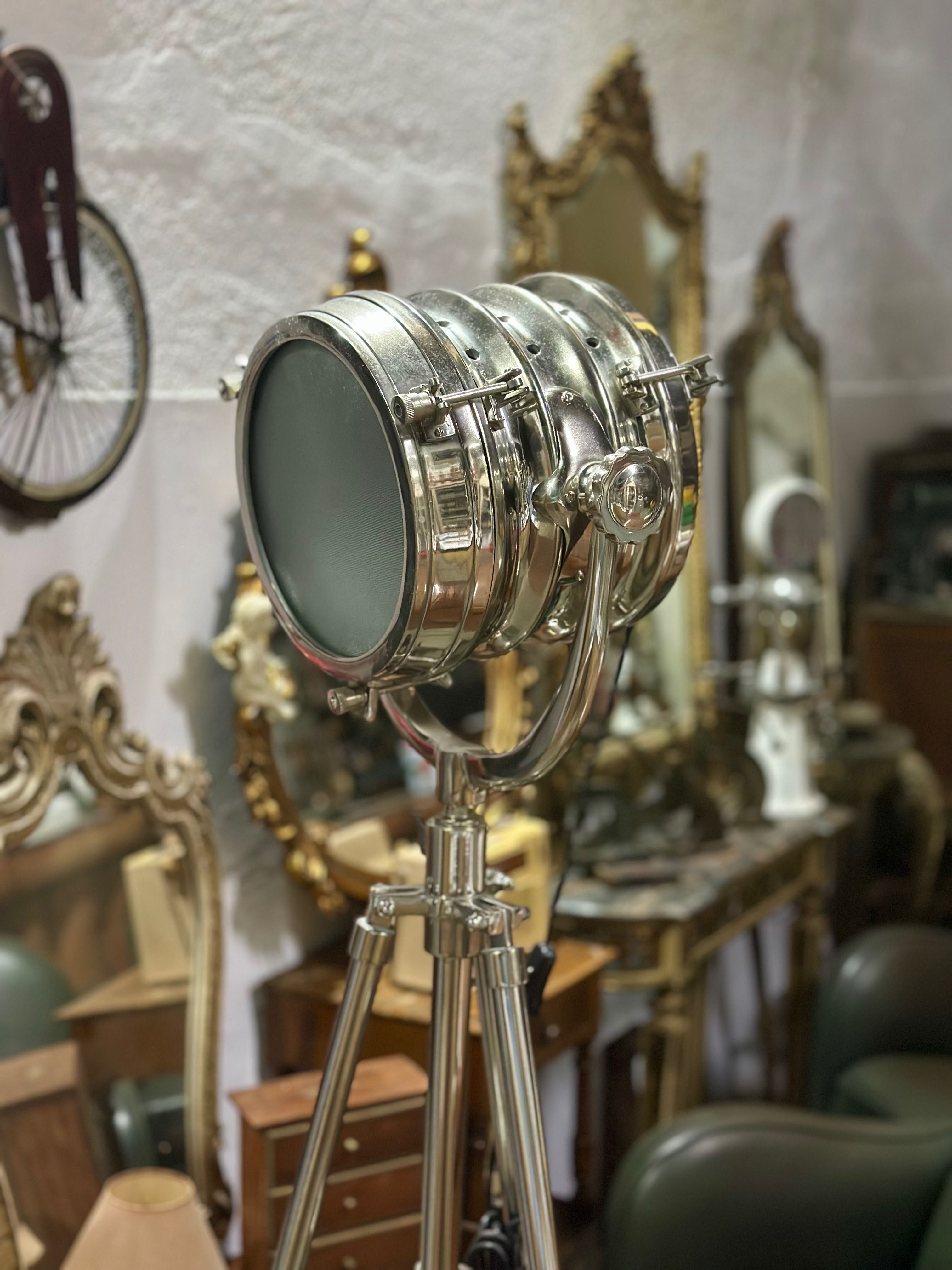 Holofote Náutico Vintage em Metal