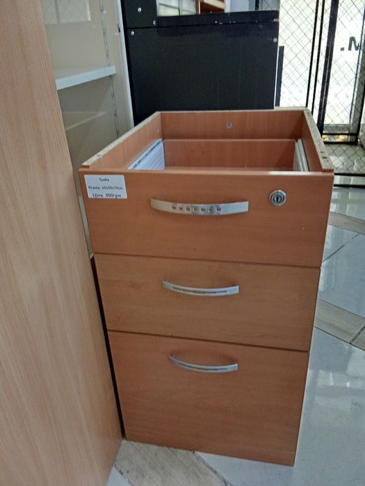 РОЗПРОДАЖ СКЛАДУ, крісла,стільці,тумби,столи,стелажі,оргтехніка,шафи