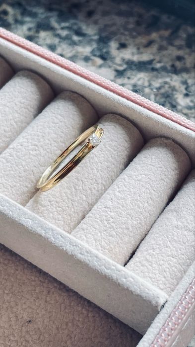 Anel de ouro 18k com 1 diamante