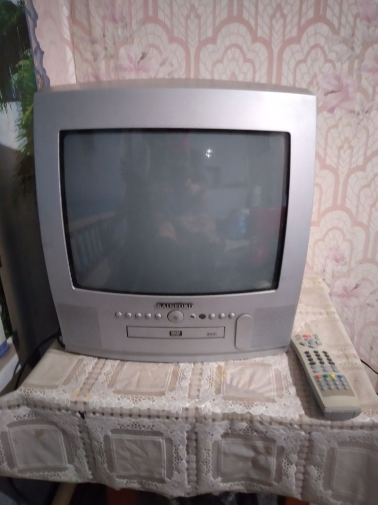 Телевизор +DVD два в одном.