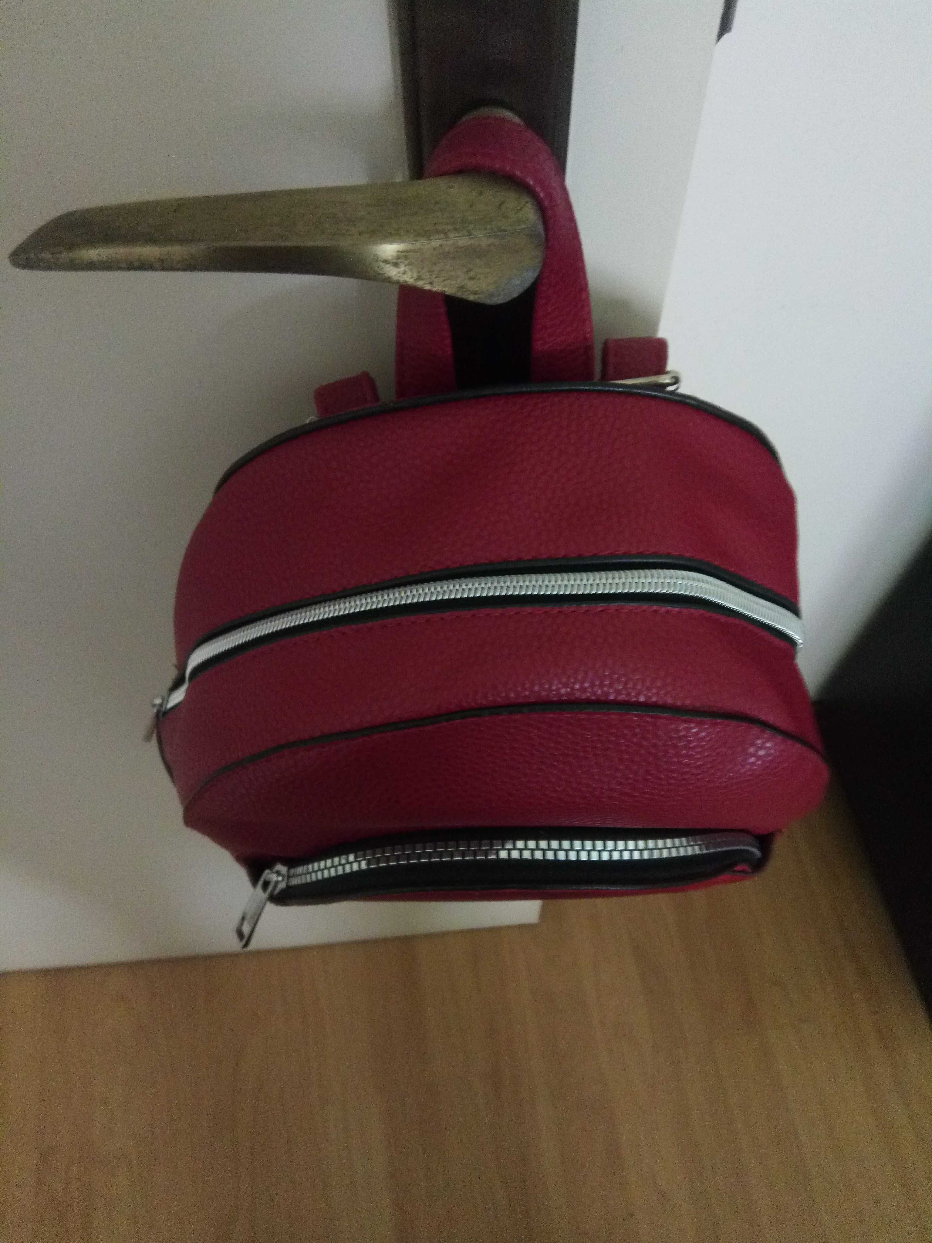 Vendo mochila NOVA ainda com ETIQUETAS