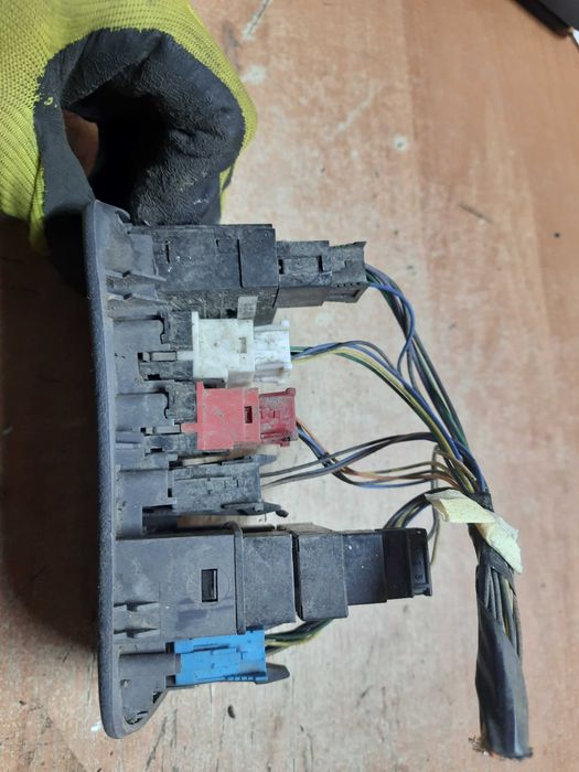 7700432429 блок кнопок стеклоподьемника Рено Меган Сценик Renault