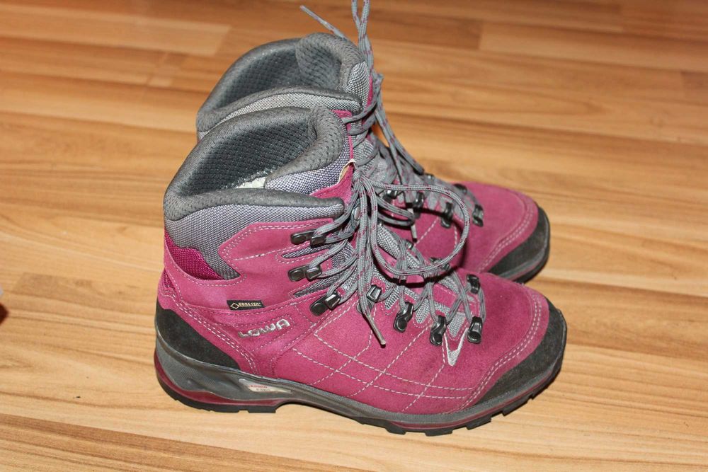 Кожаные женские треккинговые ботинки  LOWA gore-tex