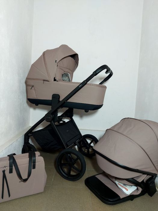 Коляска CARRELLO ULTRA новий колір 2025 року