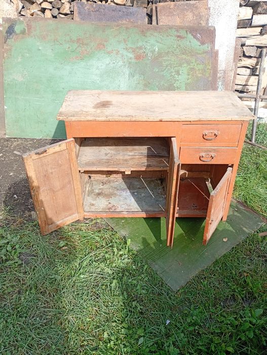 Тумбочка старовинна на реставрацію