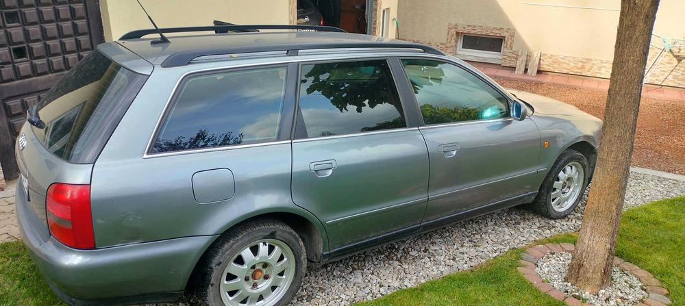 AUDI A4 B5 1997 2,4 benzyna+gAZ (uszkodzone)