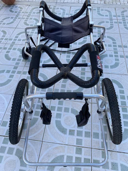 Cadeira de rodas para cão grande