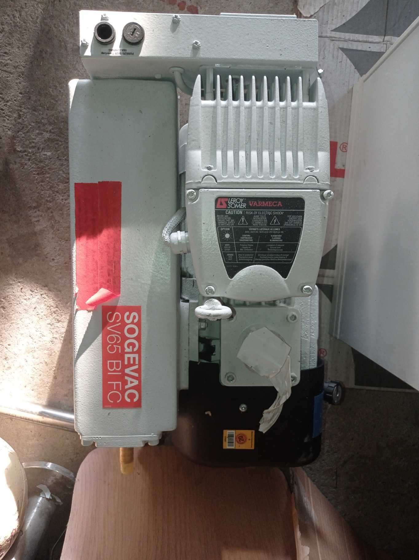 Pompa próżniowa Oerlikon Leybold Vacuum Sogevac SV65BIFC