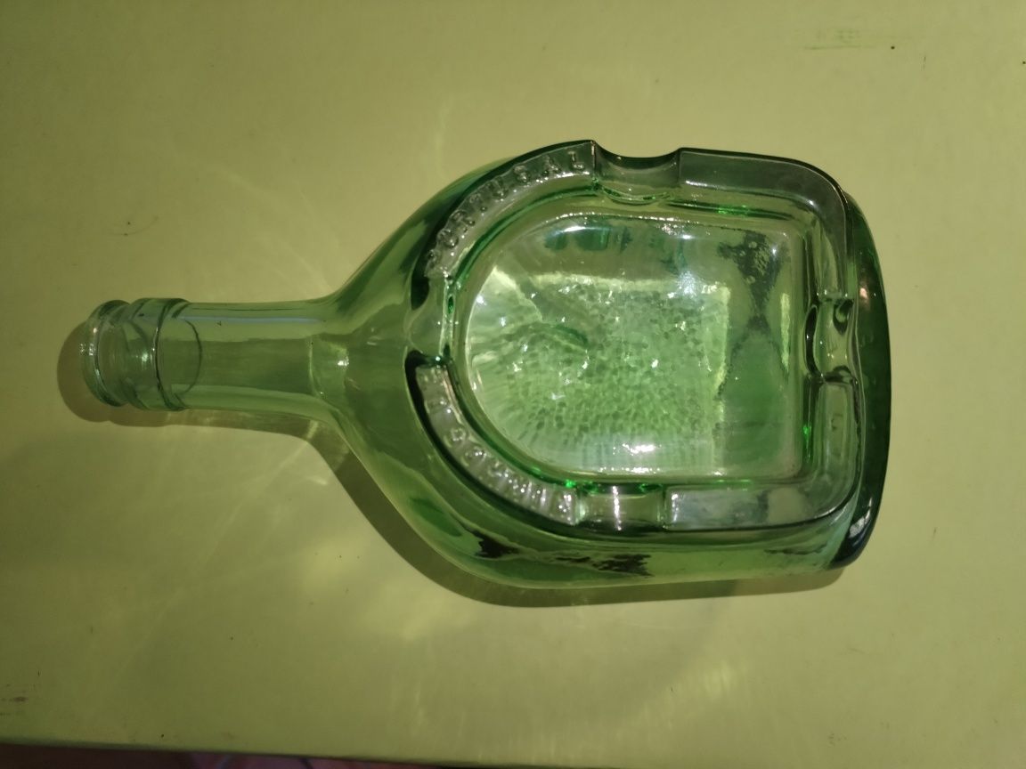 Garrafa Cinzeiro antiga em vidro verde.