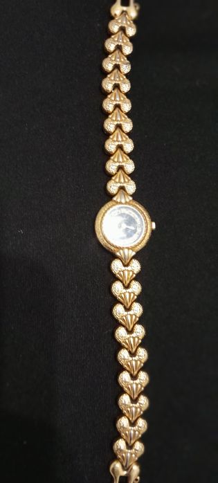 Relógio de senhora de corda muito ilegante.