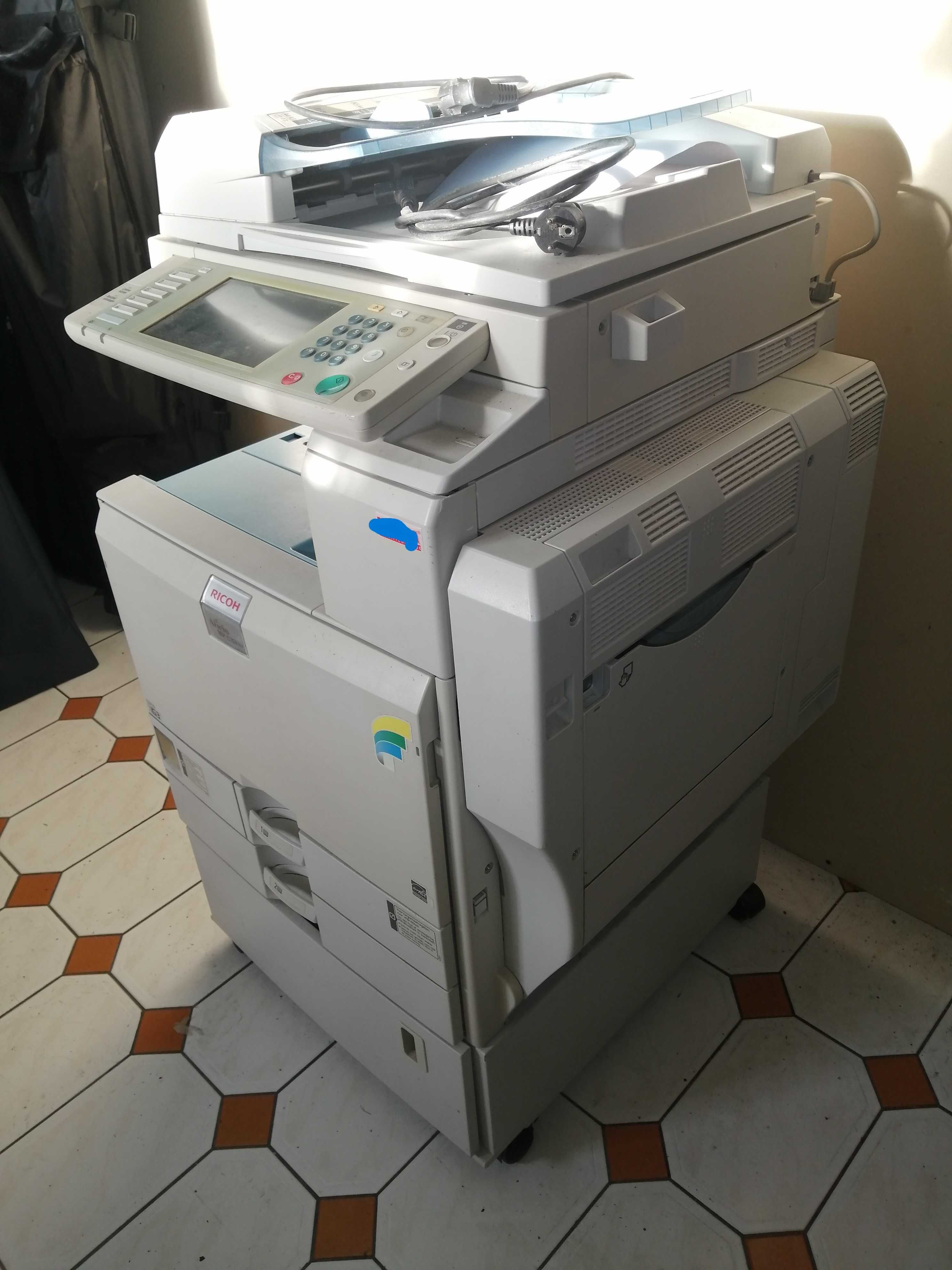 Impressora Laser a Cores A3 Multifunções Ricoh Afício MP C3300