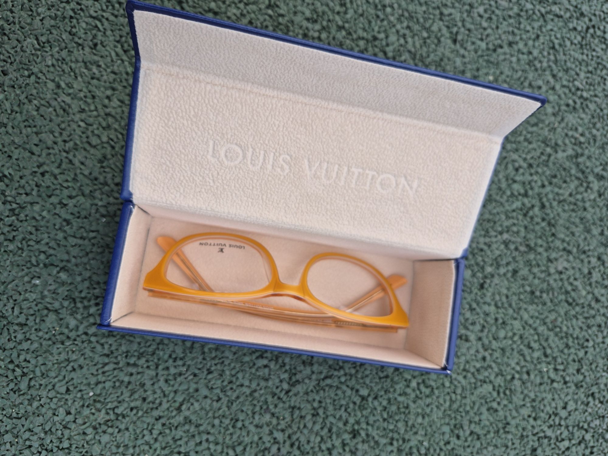 Глянцеві помаранчеві жіночі оправи  2302 C5 від Louis Vuitton!
