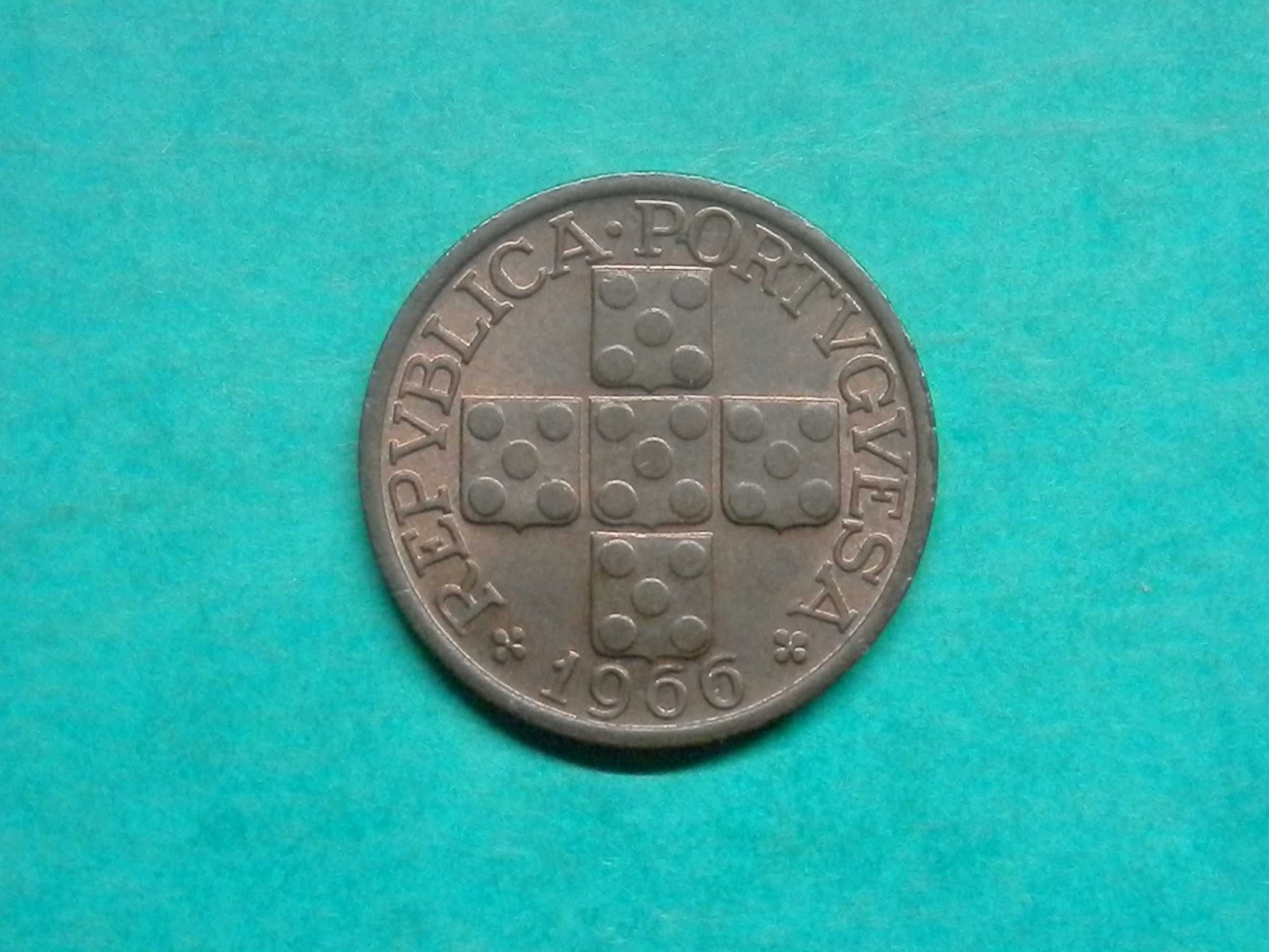 1202 - 3 de XX cent. 1965, 1966 e 1967, novas, por 3,50 já c/portes
