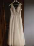 Suknia ślubna IVORY ze zdobieniami  38/40  ( 167 cm ) + buty  39