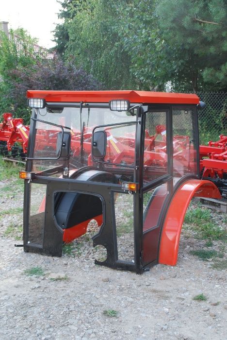 Kabina Ursus C-360 okrągłe błotniki szeroka komfortowa lub sadownicza