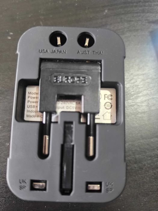 Adaptador de viagem universal