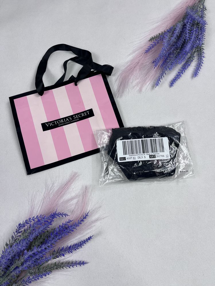 Czarne koronkowe majtki stringi z kryształkami Victoria’s Secret S