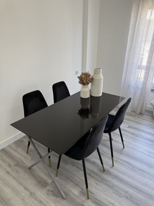 Mesa de jantar (Vidro Preto)