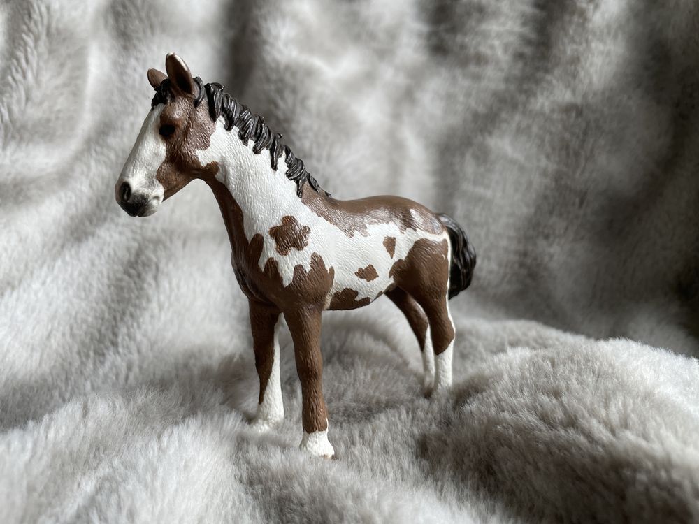 Figurka źrebak Schleich