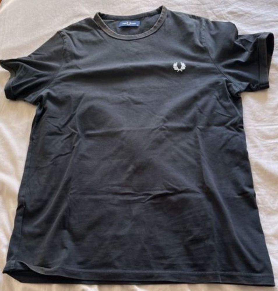 Vendo T - Shirt Fred Perry.
