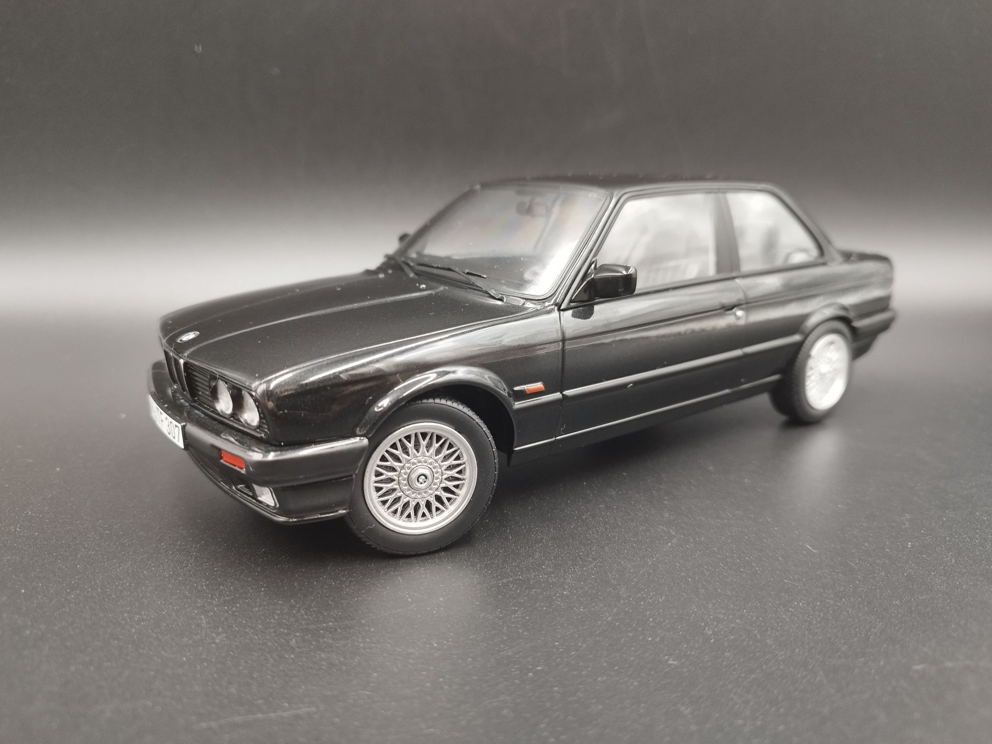 1:18 Norev 1988 BMW 325i E30 Black model nowy