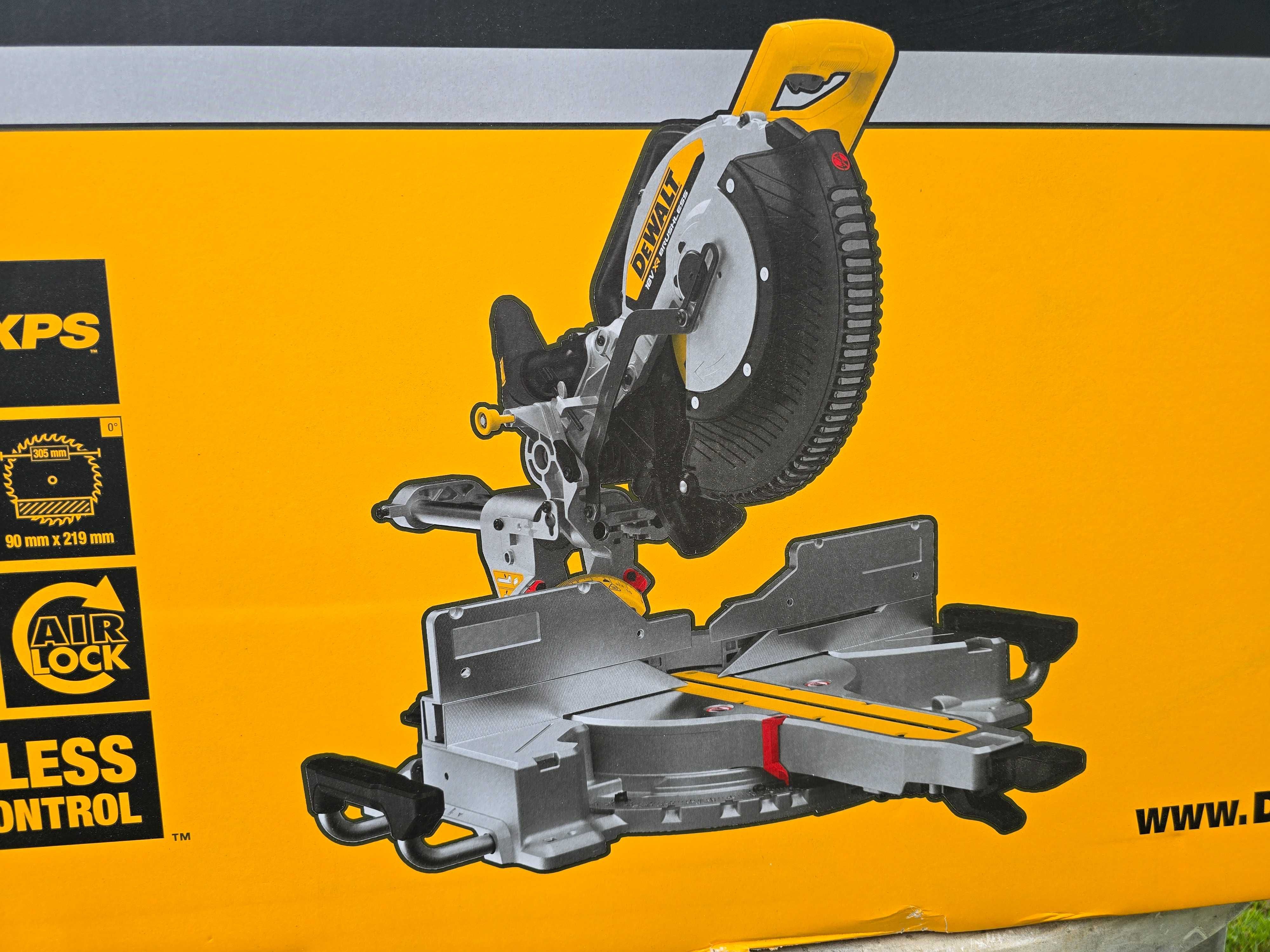Ukośnica akumulatorowa DeWALT 305mm 2x8.0Ah 18V DCS782XW2 Nowość