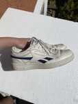 Tenis/sapatilhas Reebok. Sao creme, nao sao brancas.