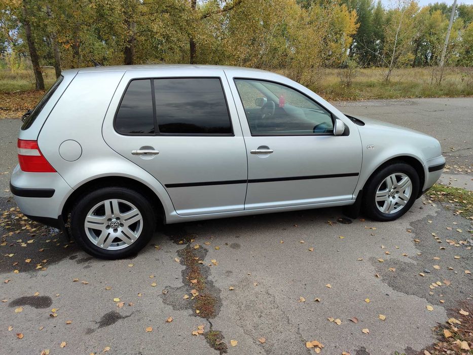 Volkswagen Golf 4 в рідній фарбі/1.6 МПІ/Супер стан