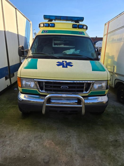 Ford F350 Ford E350 karetka kamper niski przebieg