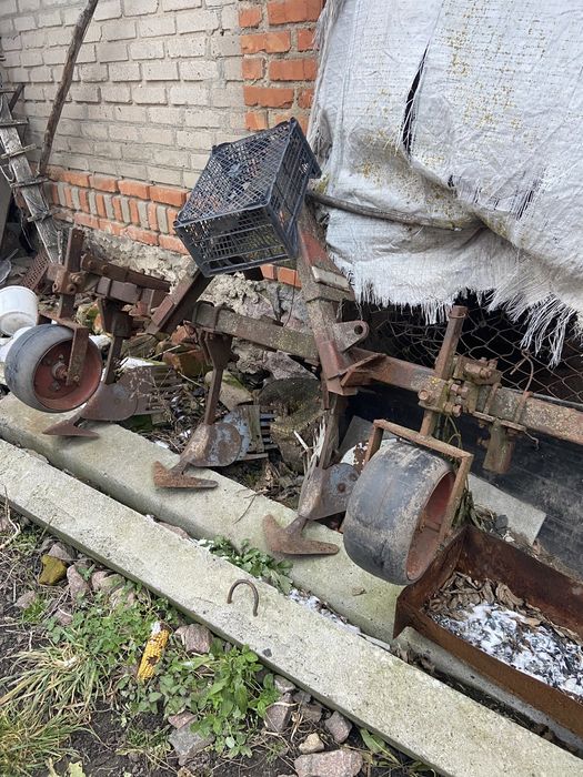 Продам чотирьохрядний окучник