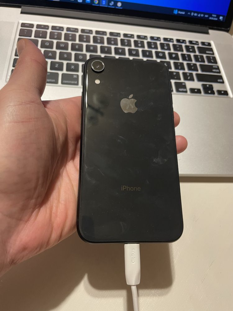 Apple iPhone XR память 64gb iCloud IOS 13.3.1