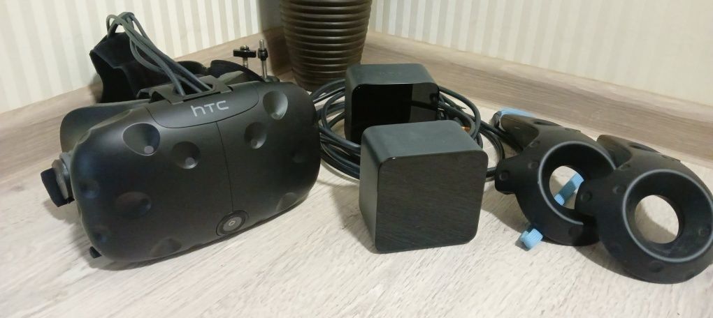 Шолом віртуальної реальності HTC VIVE