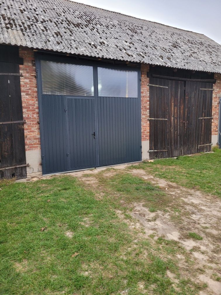 Drzwi brama wrota do stodoły