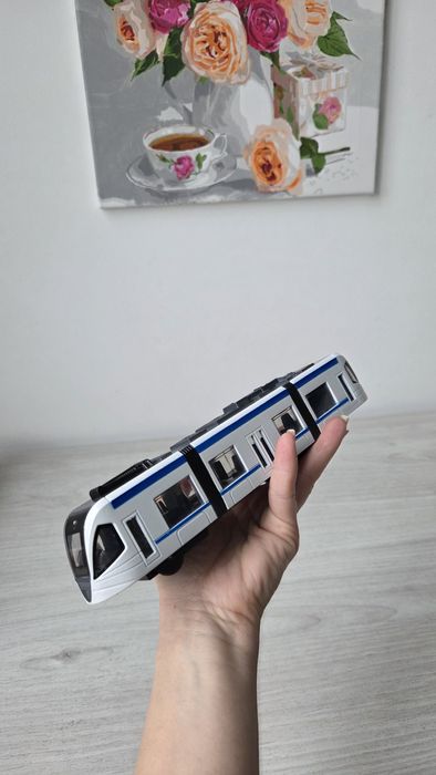 Металевий поїзд метро, метро металевий, металевий поїзд, метро