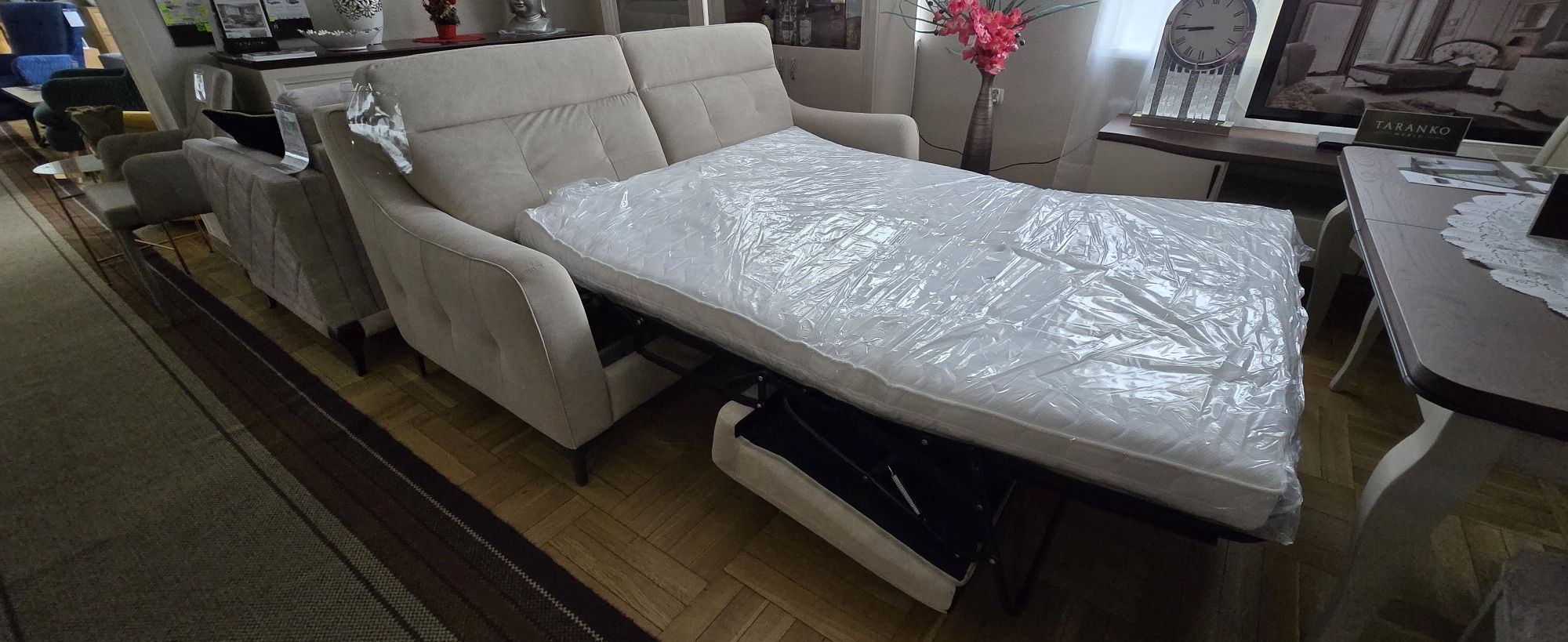 Sofa ze spaniem na materacu stelaż włoski CAMOMILLA Vero