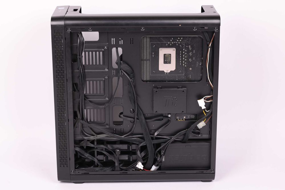 Komputer z procesorem i7 9700kf bez karty graficznej i dysków
