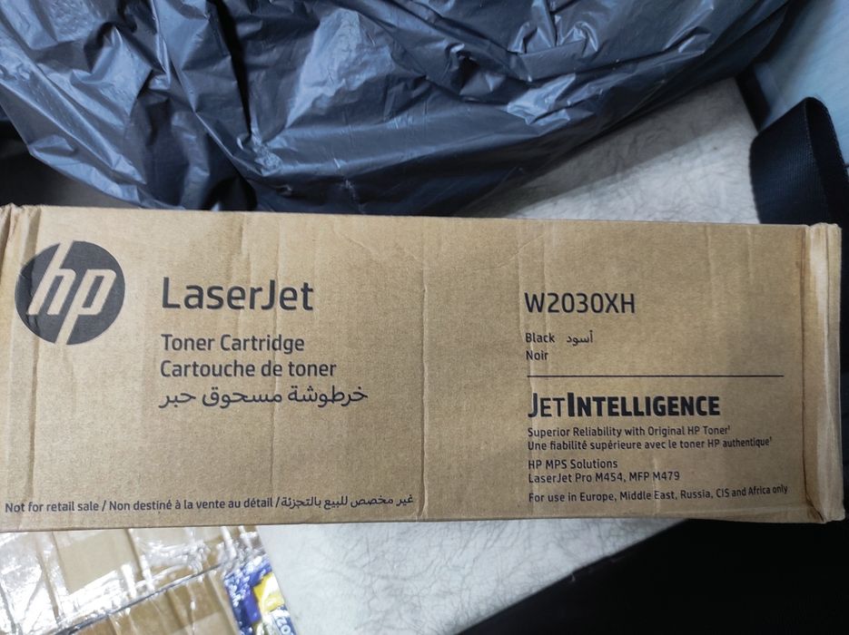 Картридж с тонером HP JetIntelligence W2030XH (черный тонер).